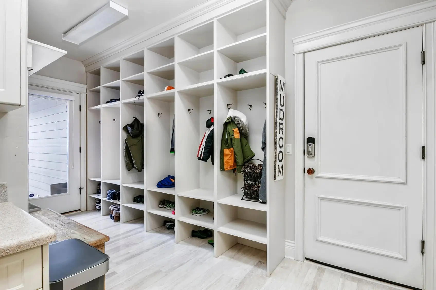 Entryway storage